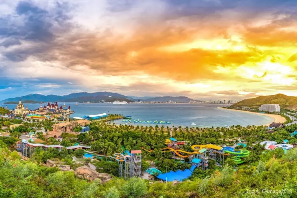 Toàn cảnh VinWonders Hải Vân Bay Đà Nẵng